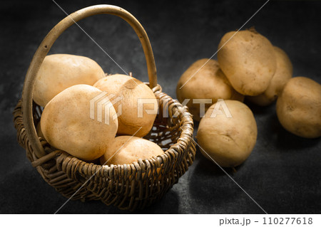 fresh potatoes on a black stone background 110277618