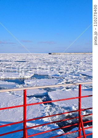 流氷　観光船　紋別沖 110278400