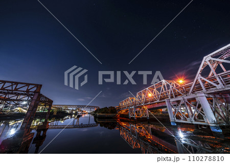 川崎・京浜工業地帯の夜景【神奈川県・川崎市】 110278810