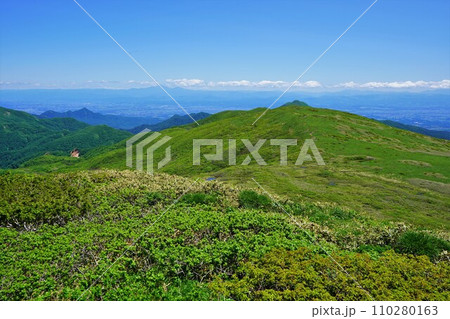 焼石岳山頂からの東焼石岳 110280163