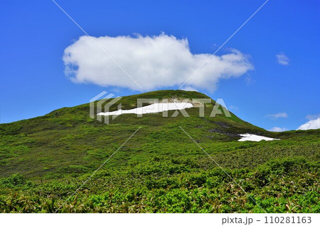 東焼石岳方面からの焼石岳山頂　 110281163