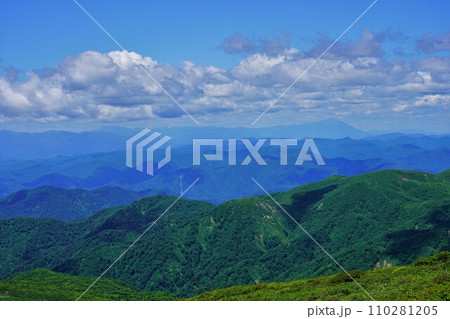 東焼石岳からの秋田駒ヶ岳と岩手山 110281205