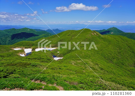 東焼石岳からの六沢山方面の稜線 110281360