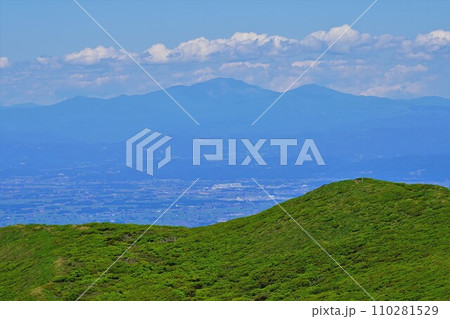 東焼石岳からの早池峰山 東焼石岳からの早池峰山 110281529