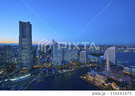 みなとみらい地区の夜景 110281873