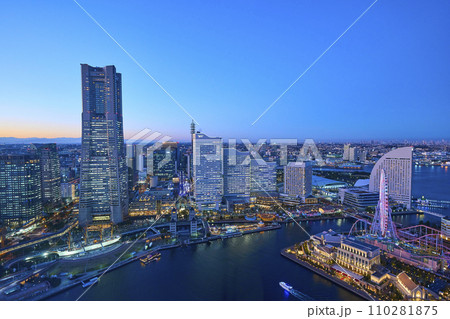 みなとみらい地区の夜景 110281875