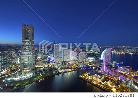 みなとみらい地区の夜景 110281881