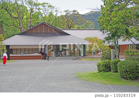 福岡県にある世界遺産宗像大社の祈願殿 福岡県にある世界遺産宗像大社の祈願殿 110283319