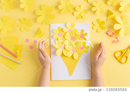 Making simple yellow paper flowers with kids diy Making simple yellow paper flowers with kids diy 110283583
