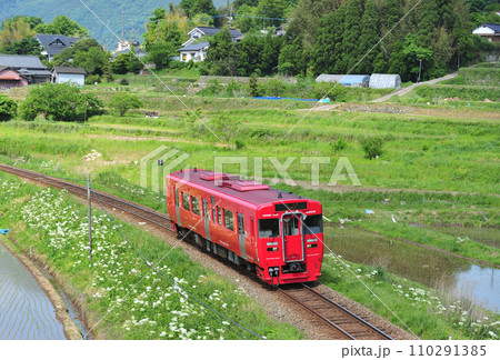 久大本線　南由布ー由布院　JR九州　キハ200系　キハ220-203（大分） 110291385