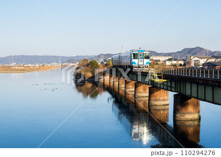 【牟岐線】徳島駅へ向かう特急むろと2号 【牟岐線】徳島駅へ向かう特急むろと2号 110294276