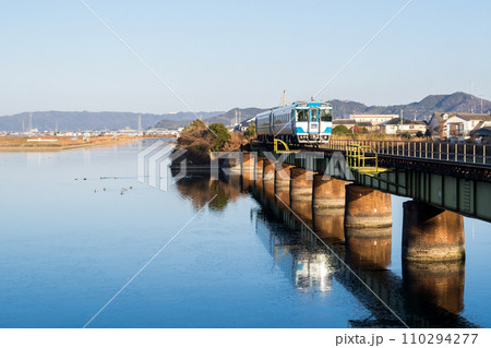 【牟岐線】徳島駅へ向かう特急むろと2号 【牟岐線】徳島駅へ向かう特急むろと2号 110294277