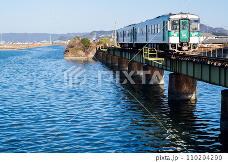 【牟岐線】阿南駅へ向かう普通列車 110294290