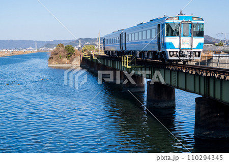 【牟岐線】牟岐駅へ向かう臨時特急やくおうじ1号 110294345