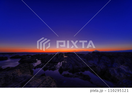 荒崎からの夕景 110295121