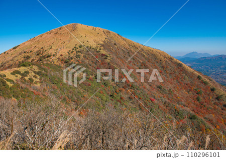 涌蓋山登山「女岳山頂から望む涌蓋山」 涌蓋山登山「女岳山頂から望む涌蓋山」 110296101
