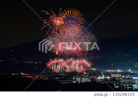 高台から望む玉名花火大会 110296520