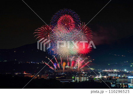 高台から望む玉名花火大会 110296525