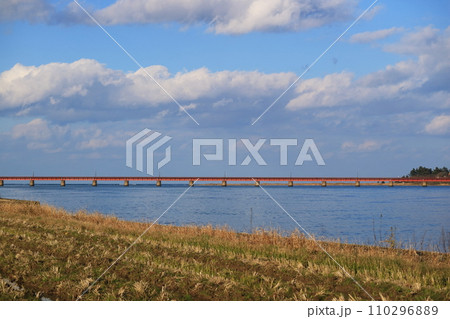 丹鉄の赤い鉄橋(由良川鉄橋) 110296889
