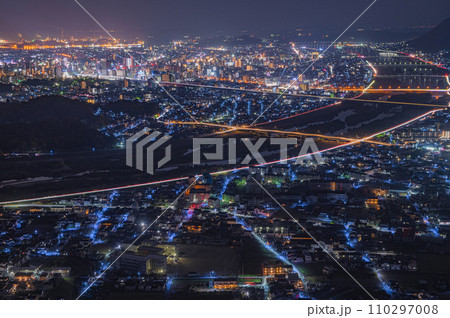 萱野山(地王山)から望む福山市の夜景 萱野山(地王山)から望む福山市の夜景 110297008
