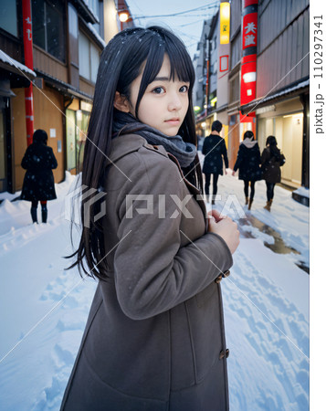 AI画像　雪景色の街角で寂しそうに振り返る若い女性 110297341