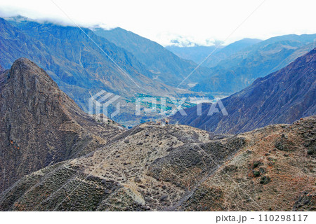 中国 雲南省 早春の揚子江上流・金沙江月亮湾 中国 雲南省 早春の揚子江上流・金沙江月亮湾 110298117