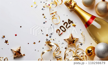 2024年のゴールデンシャンパンボトル、クリスマスおよび新年の装飾。 110298679