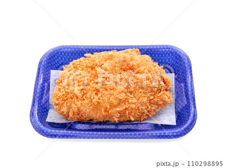 食品トレーに入ったトンカツ【白背景・切り抜き】 食品トレーに入ったトンカツ【白背景・切り抜き】 110298895