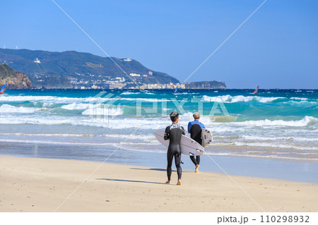 ウォータースポーツを楽しむ風景 110298932