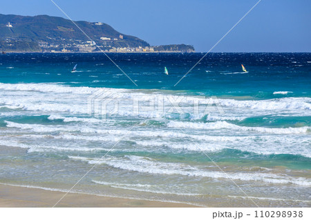 ウォータースポーツを楽しむ風景 ウォータースポーツを楽しむ風景 110298938