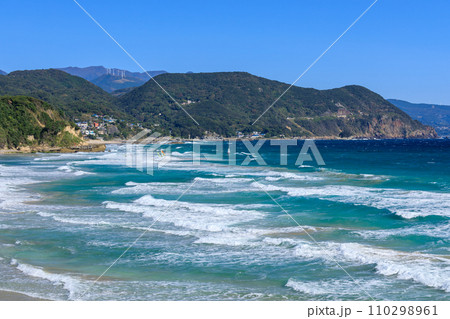 ウォータースポーツを楽しむ風景 ウォータースポーツを楽しむ風景 110298961