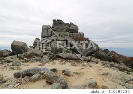 2023年10月の山梨県の金峰山の登山 110299250