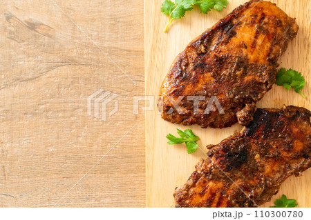 spicy grilled jamaican jerk chicken 110300780
