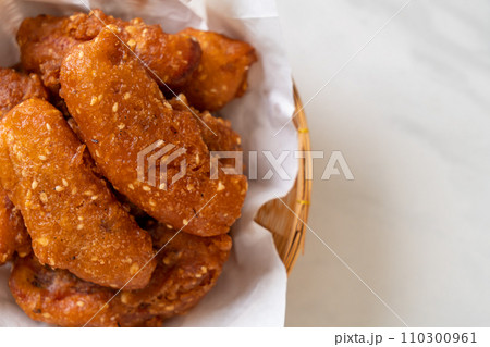 deep fried banana 110300961