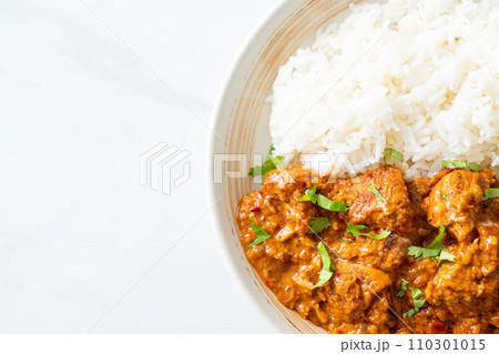 chicken tikka masala with rice on plate 110301015