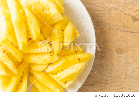 fresh pineapple sliced on plate 110301016