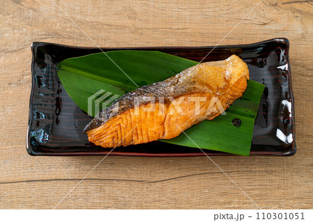 Grilled Salmon Steak with Soy Sauce 110301051
