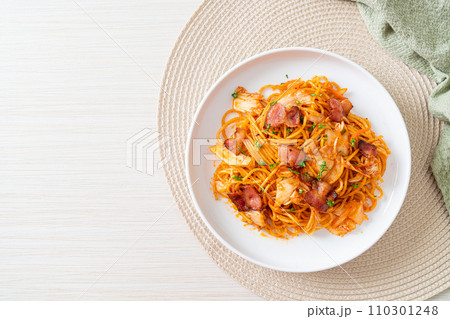 stir-fried spaghetti with kimchi and bacon stir-fried spaghetti with kimchi and bacon 110301248