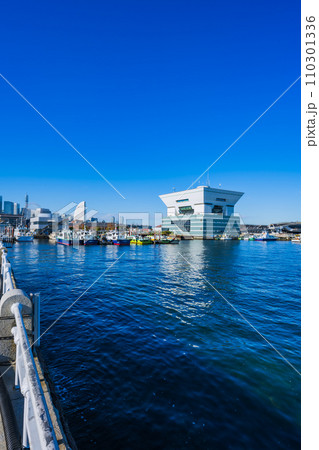 横浜、山下公園　みなとみらい、マリンブルー　 110301336