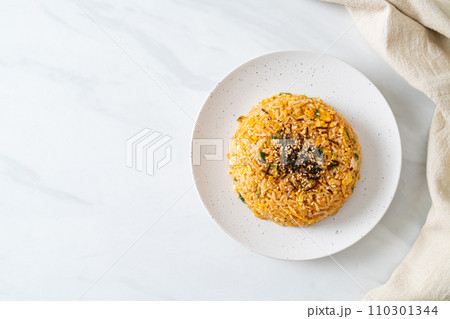 fried rice with egg in Korean style 110301344