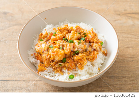 stir-fried shrimps with garlic and shrimps paste stir-fried shrimps with garlic and shrimps paste 110301425