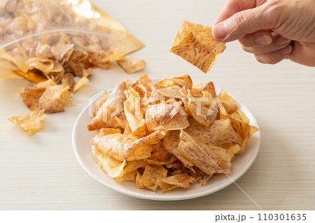 Crispy Sweet Taro Chips - snack Crispy Sweet Taro Chips - snack 110301635