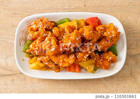 fried crispy chicken with sweet and sour sauce 110301661