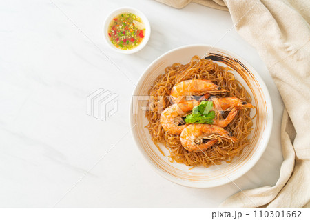 Casseroled or Baked Shrimp with Glass Noodles 110301662