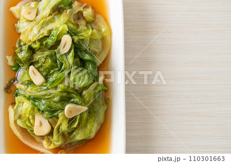 Stir fried Iceberg lettuce with Oyster sauce Stir fried Iceberg lettuce with Oyster sauce 110301663