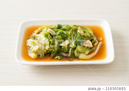Stir fried Iceberg lettuce with Oyster sauce Stir fried Iceberg lettuce with Oyster sauce 110301683