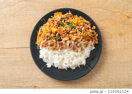 stir-fried minced pork with basil and egg topped on rice stir-fried minced pork with basil and egg topped on rice 110302124