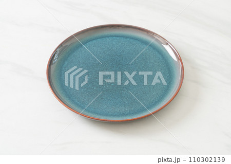 beautiful and vintage  ceramic plate 110302139