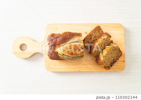 banana cake on wood board 110302144