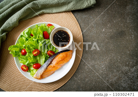 grilled salmon fillet steak with salad 110302471